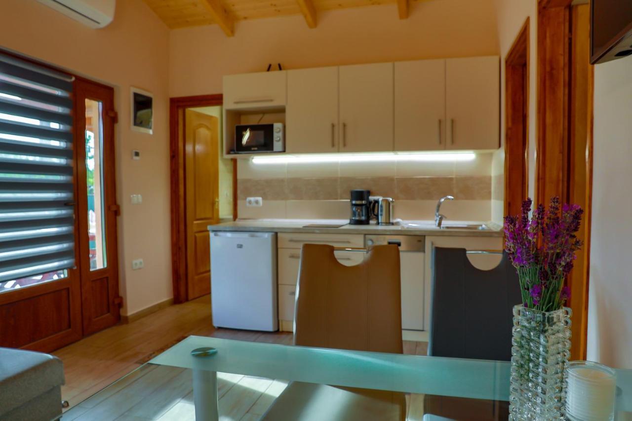 Appartement Hullam Nyaralo à Balatonmáriafürdő Extérieur photo