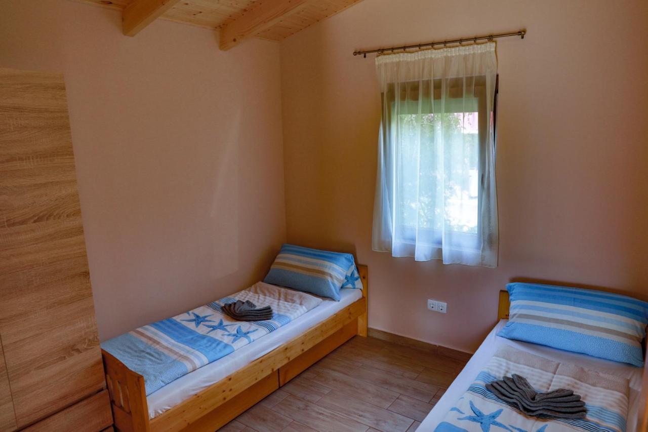Appartement Hullam Nyaralo à Balatonmáriafürdő Extérieur photo