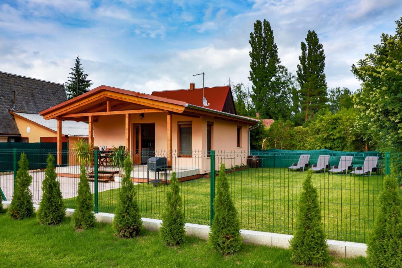 Appartement Hullam Nyaralo à Balatonmáriafürdő Extérieur photo