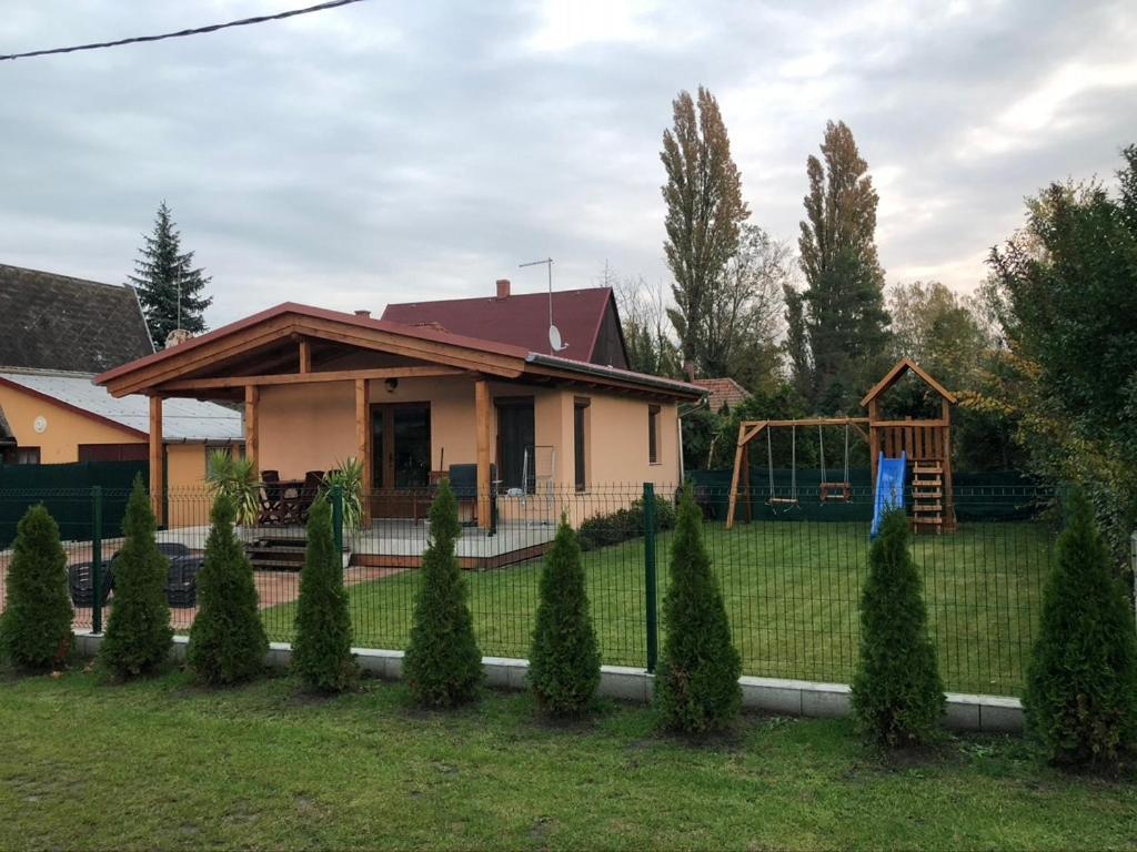 Appartement Hullam Nyaralo à Balatonmáriafürdő Extérieur photo